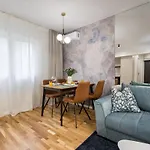 Апартаменти Stylish 2br Flat - Calea Victoriei Бухарест